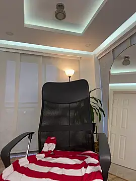 nicollefiorett online show from 6, 11, 2025