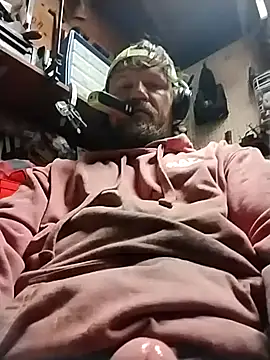 Snapshot of hornygiltz92 chatting on 4, 12, 2025 hornygiltz92 online show from 4, 12, 2025