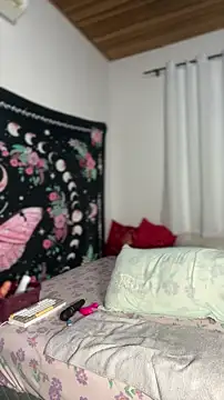 Snapshot of RuivaRaposinha chatting on 3, 2, 2026 RuivaRaposinha online show from 3, 2, 2026