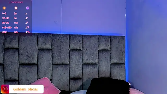 Liittle foxxxy online show from 2, 2, 2025