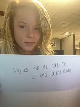 Snapshot of EllaSnow chatting on 6, 3, 2025 EllaSnow online show from 6, 3, 2025