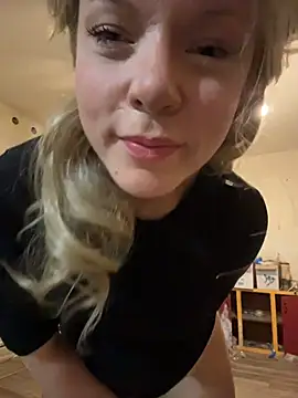 Snapshot of EllaSnow chatting on 4, 3, 2026 EllaSnow online show from 4, 3, 2026