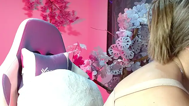 Snapshot of NaomiFox1 chatting on 23, 4, 2026 NaomiFox1 online show from 23, 4, 2026