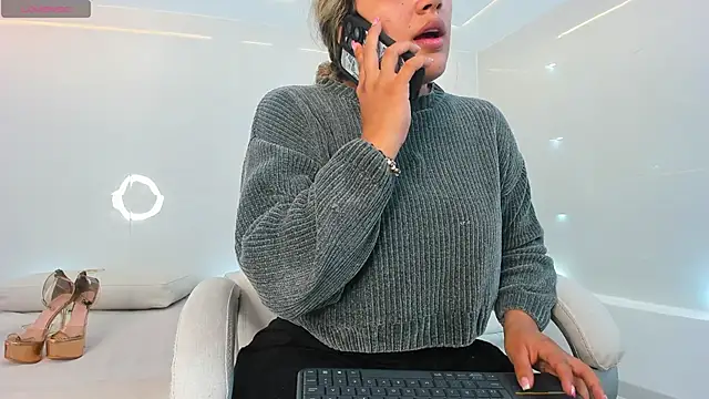 Snapshot of julietha_taylor chatting on 4, 2, 2025 julietha taylor online show from 4, 2, 2025