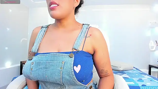 Snapshot of julietha_taylor chatting on 4, 3, 2025 julietha taylor online show from 4, 3, 2025