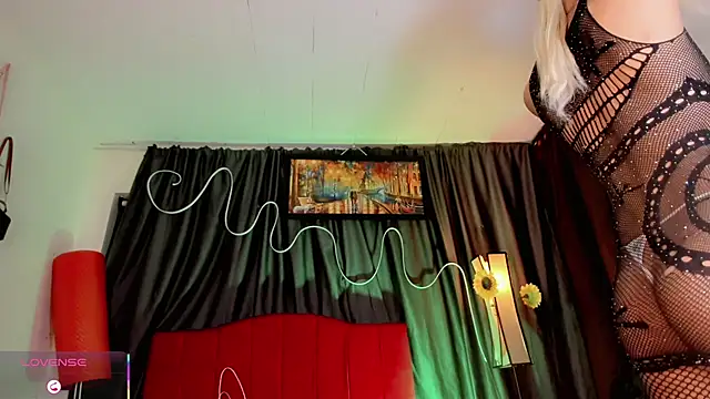 Snapshot of Gabyqueen70 chatting on 6, 3, 2026 Gabyqueen70 online show from 6, 3, 2026