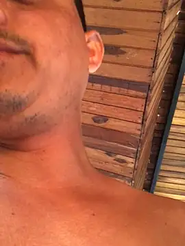 Snapshot of isacalejandroo chatting on 3, 1, 2025 isacalejandroo online show from 3, 1, 2025