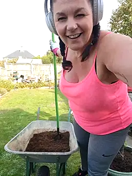 Snapshot of 420Curvybabe chatting on 7, 10, 2025 420Curvybabe online show from 7, 10, 2025