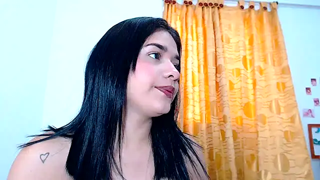 Snapshot of SaraBlosson chatting on 4, 2, 2025 SaraBlosson online show from 4, 2, 2025