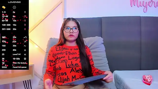 SophieHarris  online show from 7, 3, 2025