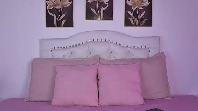 Snapshot of AnneGagner chatting on 21, 9, 2025 AnneGagner online show from 21, 9, 2025