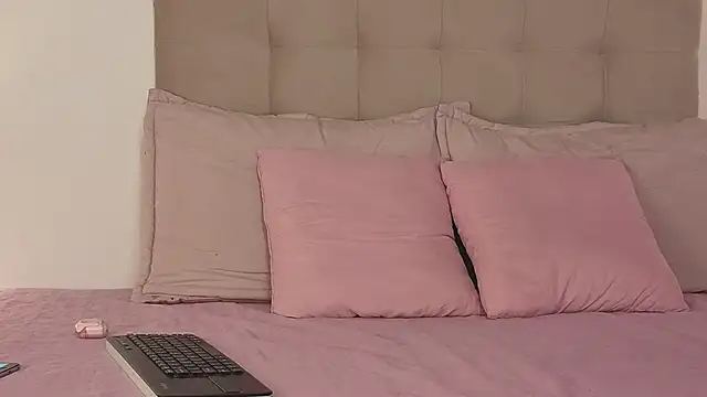 Snapshot of AnneGagner chatting on 5, 4, 2026 AnneGagner online show from 5, 4, 2026