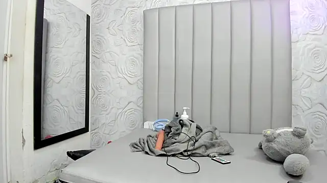 Snapshot of AlexaFoxy18 chatting on 3, 4, 2026 AlexaFoxy18 online show from 3, 4, 2026