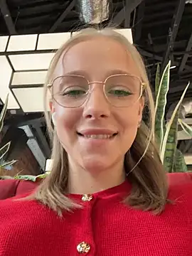 Snapshot of CaseyStar chatting on 22, 3, 2025 CaseyStar online show from 22, 3, 2025