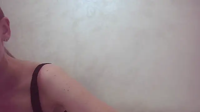 Snapshot of CaitlinaJayne23 chatting on 25, 10, 2025 CaitlinaJayne23 online show from 25, 10, 2025