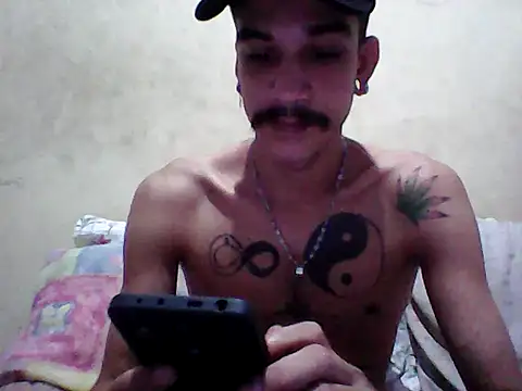 Snapshot of gatobranco001 chatting on 12, 3, 2025 gatobranco001 online show from 12, 3, 2025