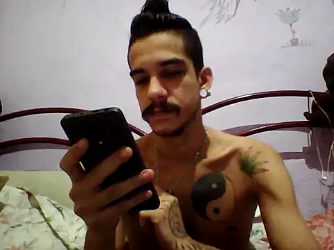 Snapshot of gatobranco001 chatting on 23, 3, 2025 gatobranco001 online show from 23, 3, 2025