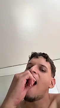 Snapshot of ArturoDelgado1 chatting on 15, 4, 2026 ArturoDelgado1 online show from 15, 4, 2026