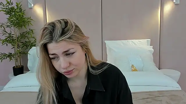 Snapshot of HelenaMorgan chatting on 5, 2, 2025 HelenaMorgan online show from 5, 2, 2025