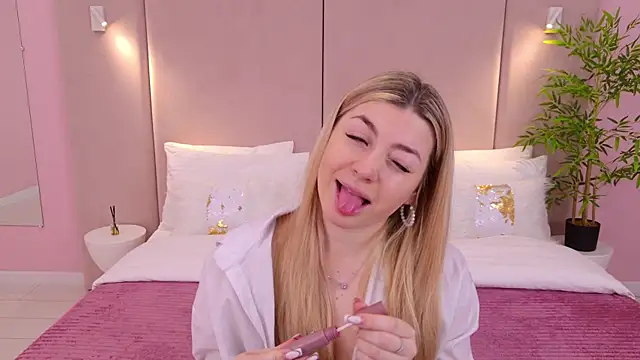 Snapshot of HelenaMorgan chatting on 21, 2, 2025 HelenaMorgan online show from 21, 2, 2025