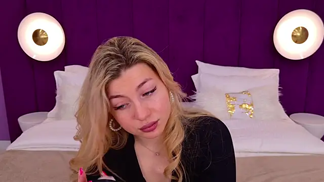 Snapshot of HelenaMorgan chatting on 13, 3, 2025 HelenaMorgan online show from 13, 3, 2025