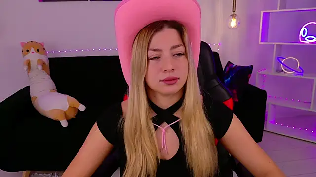 Snapshot of HelenaMorgan chatting on 12, 9, 2025 HelenaMorgan online show from 12, 9, 2025