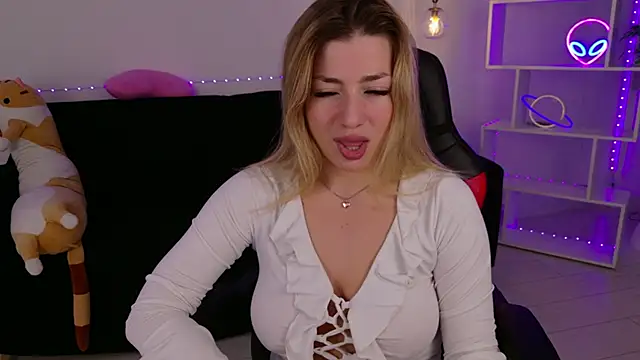 Snapshot of HelenaMorgan chatting on 16, 9, 2025 HelenaMorgan online show from 16, 9, 2025