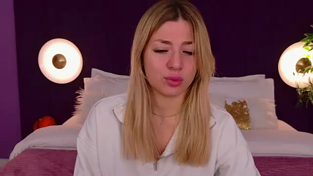 Snapshot of HelenaMorgan chatting on 21, 10, 2025 HelenaMorgan online show from 21, 10, 2025