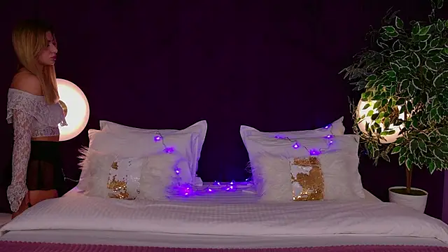 Snapshot of HelenaMorgan chatting on 3, 12, 2025 HelenaMorgan online show from 3, 12, 2025