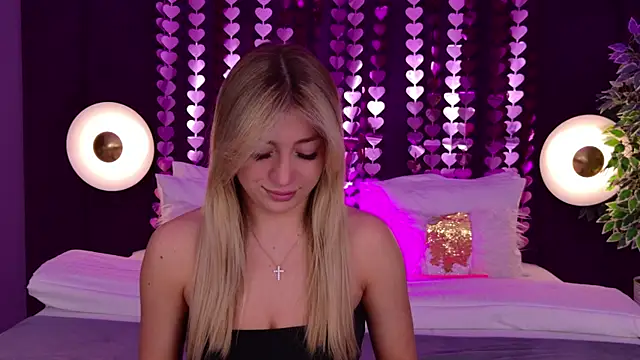 Snapshot of HelenaMorgan chatting on 15, 4, 2026 HelenaMorgan online show from 15, 4, 2026