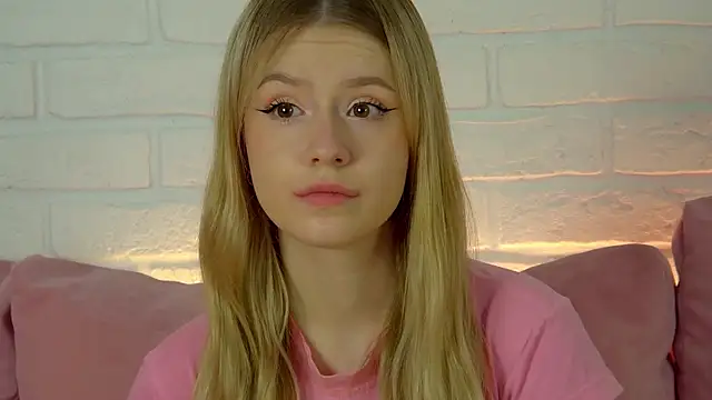 Snapshot of MilanaBalmain chatting on 21, 9, 2025 MilanaBalmain online show from 21, 9, 2025