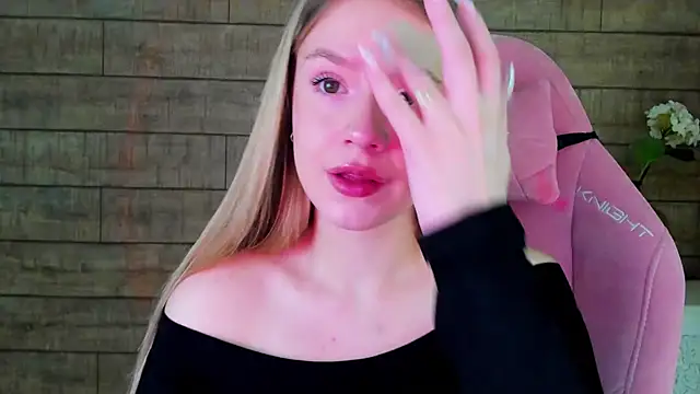 Snapshot of MilanaBalmain chatting on 18, 10, 2025 MilanaBalmain online show from 18, 10, 2025