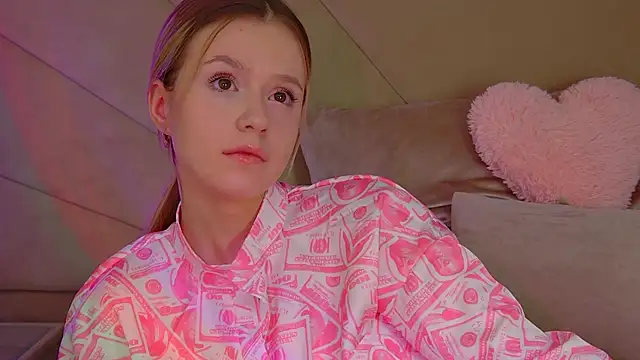 Snapshot of MilanaBalmain chatting on 8, 11, 2025 MilanaBalmain online show from 8, 11, 2025