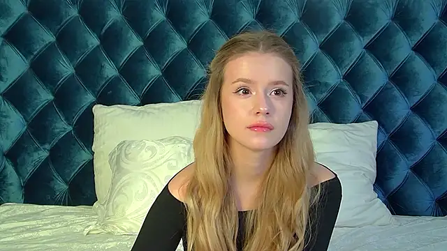 Snapshot of MilanaBalmain chatting on 3, 12, 2025 MilanaBalmain online show from 3, 12, 2025