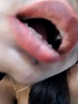 Snapshot of Zaraangle chatting on 22, 4, 2026 Zaraangle online show from 22, 4, 2026