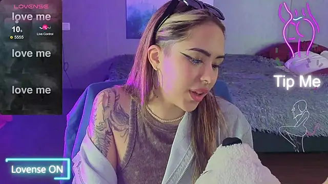 Snapshot of baby__kim chatting on 28, 10, 2025 baby kim online show from 28, 10, 2025