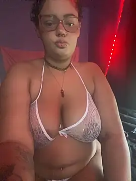 Snapshot of y0urlilgf chatting on 27, 3, 2026 y0urlilgf online show from 27, 3, 2026
