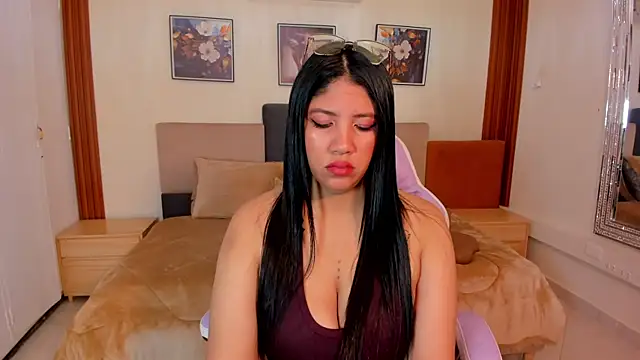 Snapshot of estrella_bigboobs14 chatting on 6, 4, 2026 estrella bigboobs14 online show from 6, 4, 2026