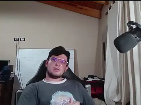 Snapshot of enzis3 chatting on 22, 11, 2025 enzis3 online show from 22, 11, 2025