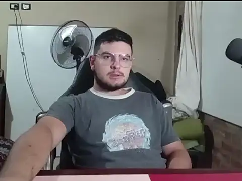 Snapshot of enzis3 chatting on 4, 4, 2026 enzis3 online show from 4, 4, 2026