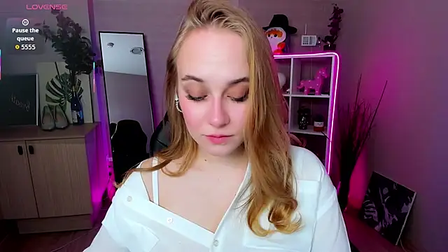 Snapshot of LianaBright chatting on 19, 3, 2026 LianaBright online show from 19, 3, 2026