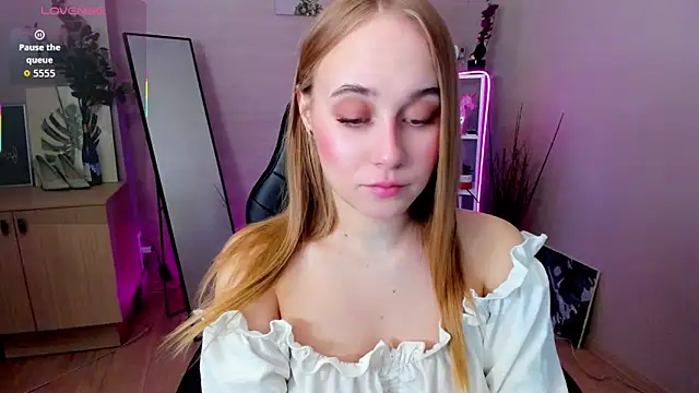 Snapshot of LianaBright chatting on 4, 4, 2026 LianaBright online show from 4, 4, 2026