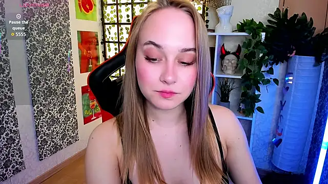 Snapshot of LianaBright chatting on 8, 4, 2026 LianaBright online show from 8, 4, 2026