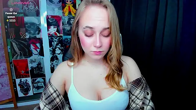 Snapshot of LianaBright chatting on 9, 4, 2026 LianaBright online show from 9, 4, 2026