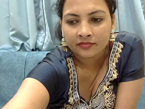 Snapshot of tripti2 chatting on 8, 3, 2025 tripti2 online show from 8, 3, 2025
