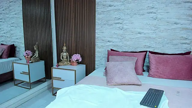 MadisonHunter2024 online show from 17, 1, 2025