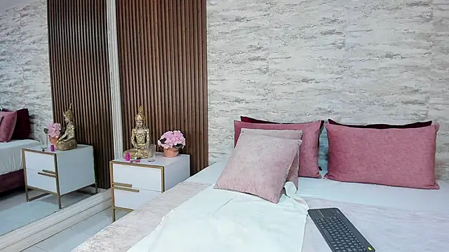 MadisonHunter2024 online show from 3, 2, 2025