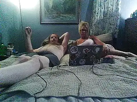 Snapshot of letsgetdirty1981 chatting on 5, 2, 2025 letsgetdirty1981 online show from 5, 2, 2025