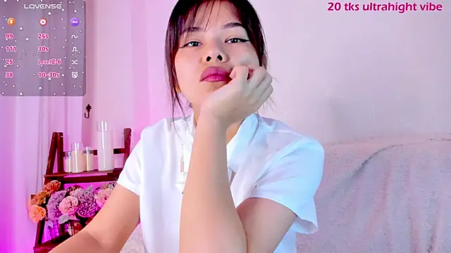 Snapshot of moonlight8_ chatting on 5, 1, 2025 moonlight8 online show from 5, 1, 2025