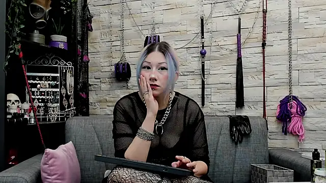 Snapshot of CruelMistress chatting on 19, 12, 2025 CruelMistress online show from 19, 12, 2025